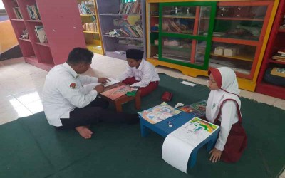 Kaligrafi MIN 11 Gunungkidul Siapkan Dua Andalan untuk Berlaga di KOSMA 2026